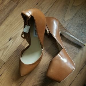 Steve Madden Deeny Platform Pump- Cognac